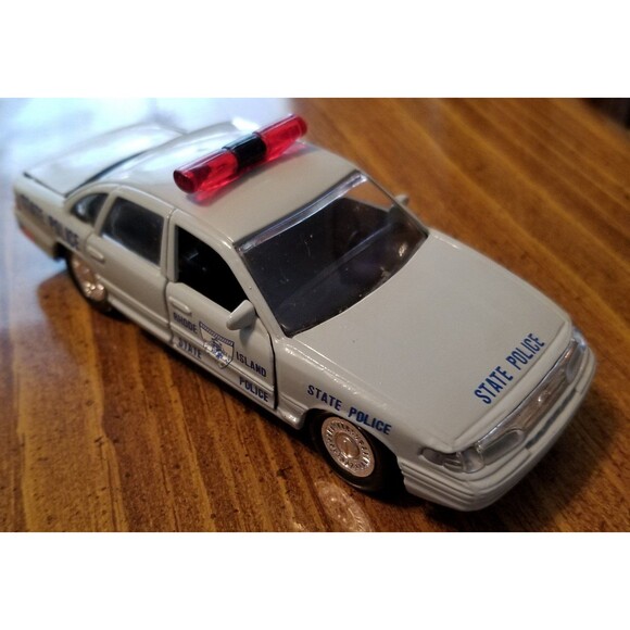 Rhode Island State Police Road Champs die cast police car 1:43 scale - Picture 7 of 9